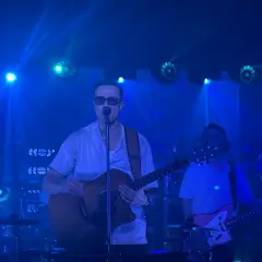 Ile trwa koncert Mroza? Poznaj szczegóły występów i wyjątkowe atrakcje.
