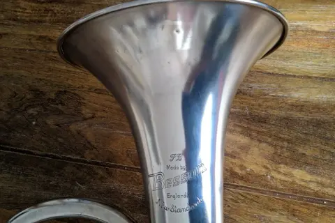 Tenor instrument dęty blaszany: odkryj jego wyjątkowe brzmienie i zastosowania