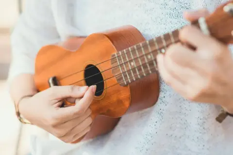 Ukulele sopranowe czy tenorowe – które wybrać dla lepszego brzmienia?