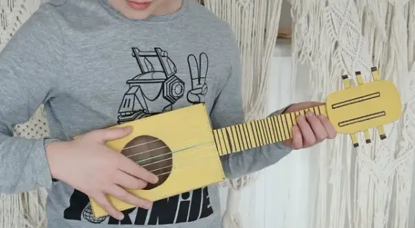 Jak zrobić ukulele z kartonu – prosta instrukcja na kreatywny projekt DIY