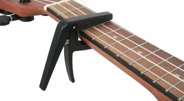 Kapodaster do ukulele – klucz do zmiany tonacji i łatwiejszej gry